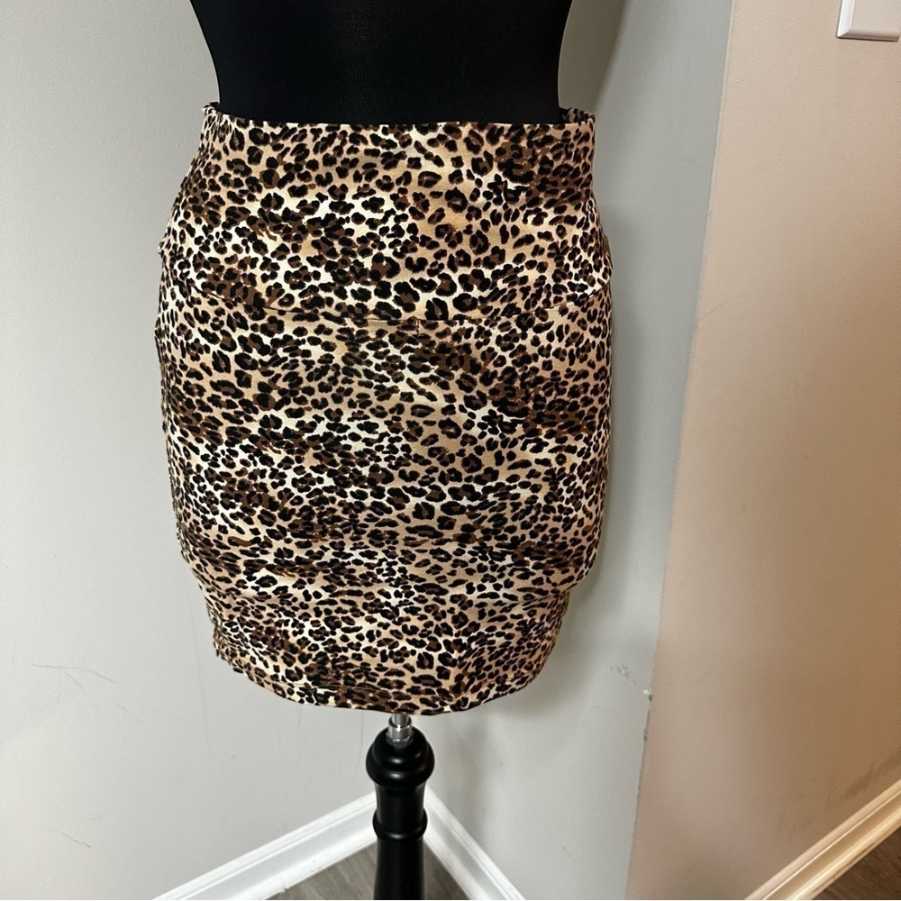 Leopard Print Pencil Skirt in Size Medium - Picture 1 of 6